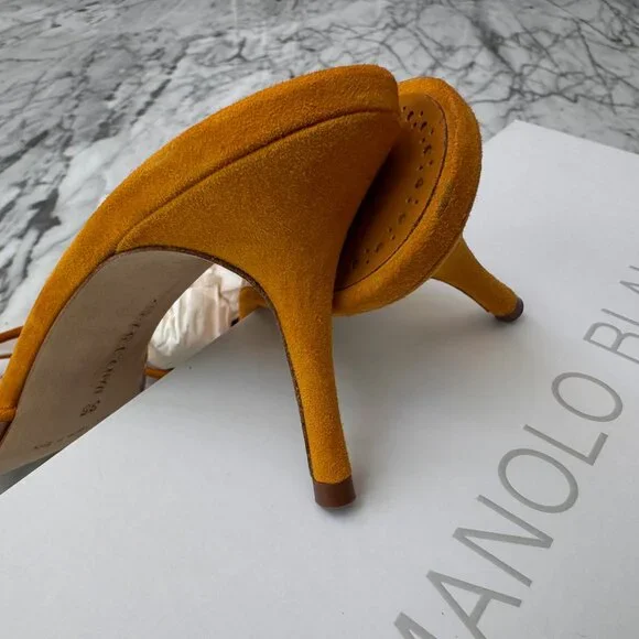 MANOLO BLAHNIK SUEDE MULES, SIZE 6 HAS ORIGINAL BOX & DUST BAG - Picture 4 of 7